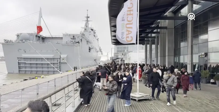 Rotterdam Limanı'nda TCG Anadolu'ya büyük ilgi 