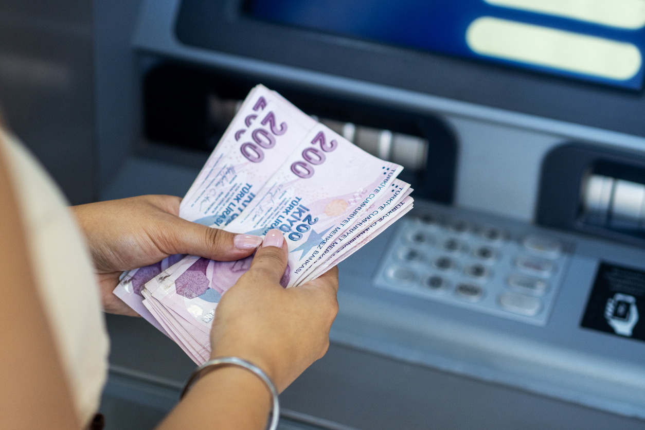 Banka müşterilerine SMS gidiyor, ATM'ler kaldırılıyor, işte yeni yöntem
