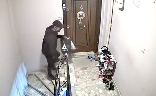 Kat kat dolaşıp topladı: Apartmandan 6 çift ayakkabı çaldı | NTV Haber