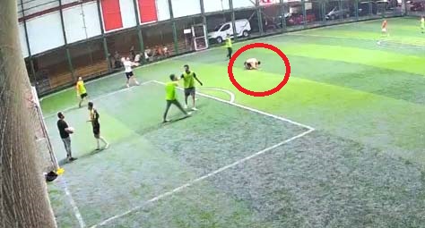 Halı saha maçı sırasında fenalaştı. Hastanede hayatını kaybetti