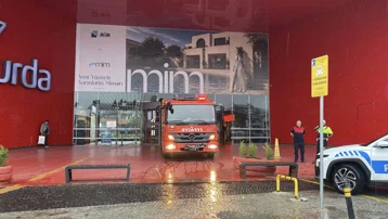 Çanakkale'de AVM'deki teknoloji mağazasında yangın