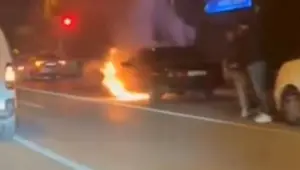 Karabük'te seyir halindeki araçta yangın