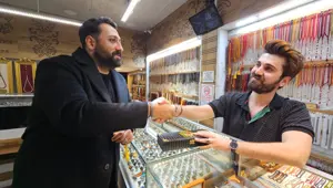 10 adet tespihe 1 milyon 600 bin lira ödedi: ''Çocuklarıma hatıra bırakacağım''