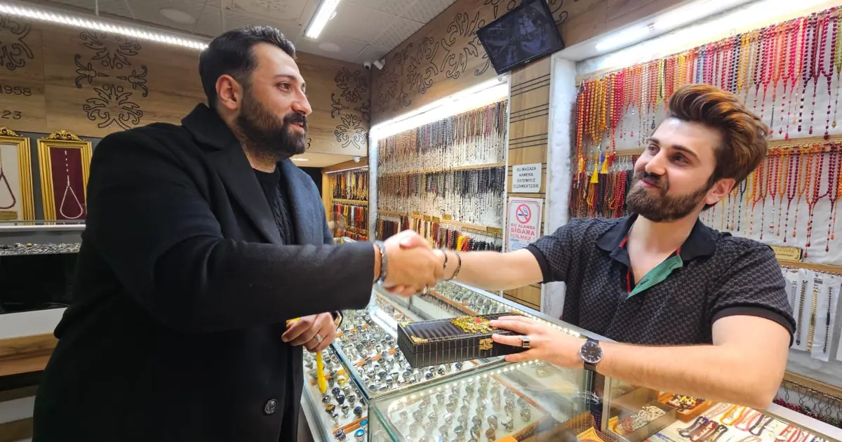 10 adet tespihe 1 milyon 600 bin lira ödedi: ''Çocuklarıma hatıra bırakacağım''