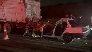 Gaziantep'te feci kaza: Otomobilin kamyona arkadan çarptığı kazada 3 kişi öldü
