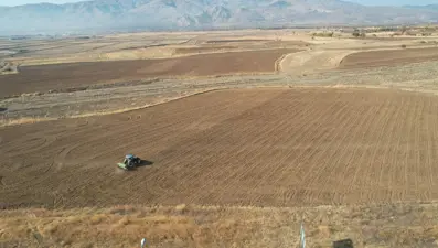 Erzincan Belediyesi uygulama tarlalarında ekim yaptı