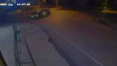 Hatay'da trafik kazası: 2 araç kafa kafaya çarpıştı