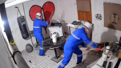 Her şey dahil stres evi. Bin liraya kırıp döküyorlar