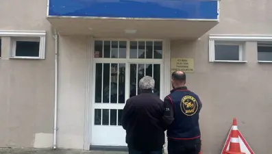 Manisa’da 27 yıl hapisle aranan dolandırıcı sahte kimlikle yakalandı