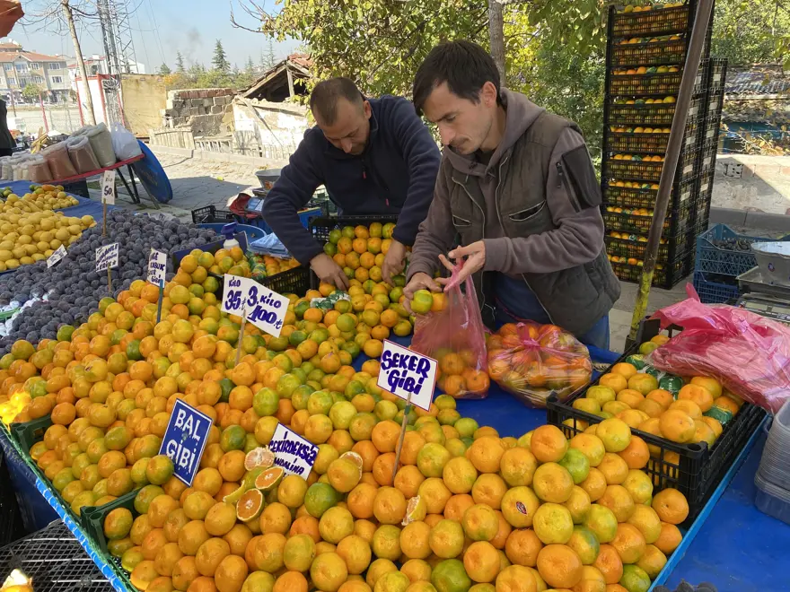 Pazar tezgahlarının favorisi oldu: Kilosu 30 liraya satılıyor Pazar tezgahlarının favorisi oldu: Kilosu 30 liraya satılıyor