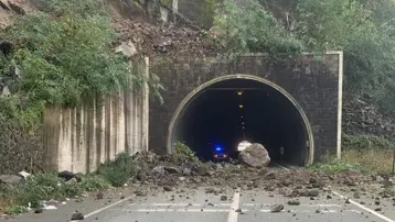 Artvin'de heyelan: Sarp Sınır Kapısı tüneli kapandı