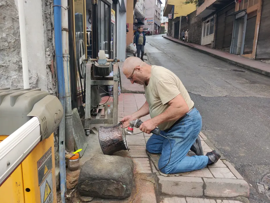 Kaybolmaya yüz tutmuş mesleğini 30 yıldır sürdürüyor: ''Gençler bu işi yapmaz''