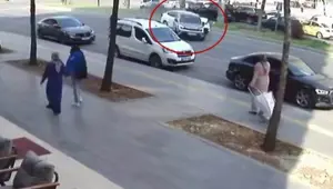 Diyarbakır’da trafik kazası güvenlik kameralarına yansıdı: 2 yaralı