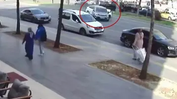 Diyarbakır’da trafik kazası güvenlik kameralarına yansıdı: 2 yaralı