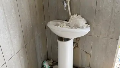 Bolu'da türbede kirlilik tepki çekti
