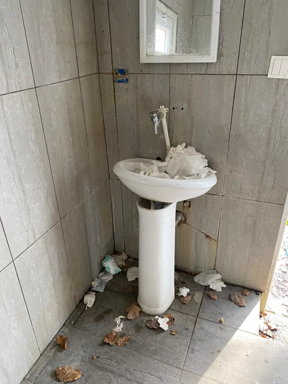 Bolu'da türbede kirlilik tepki çekti
