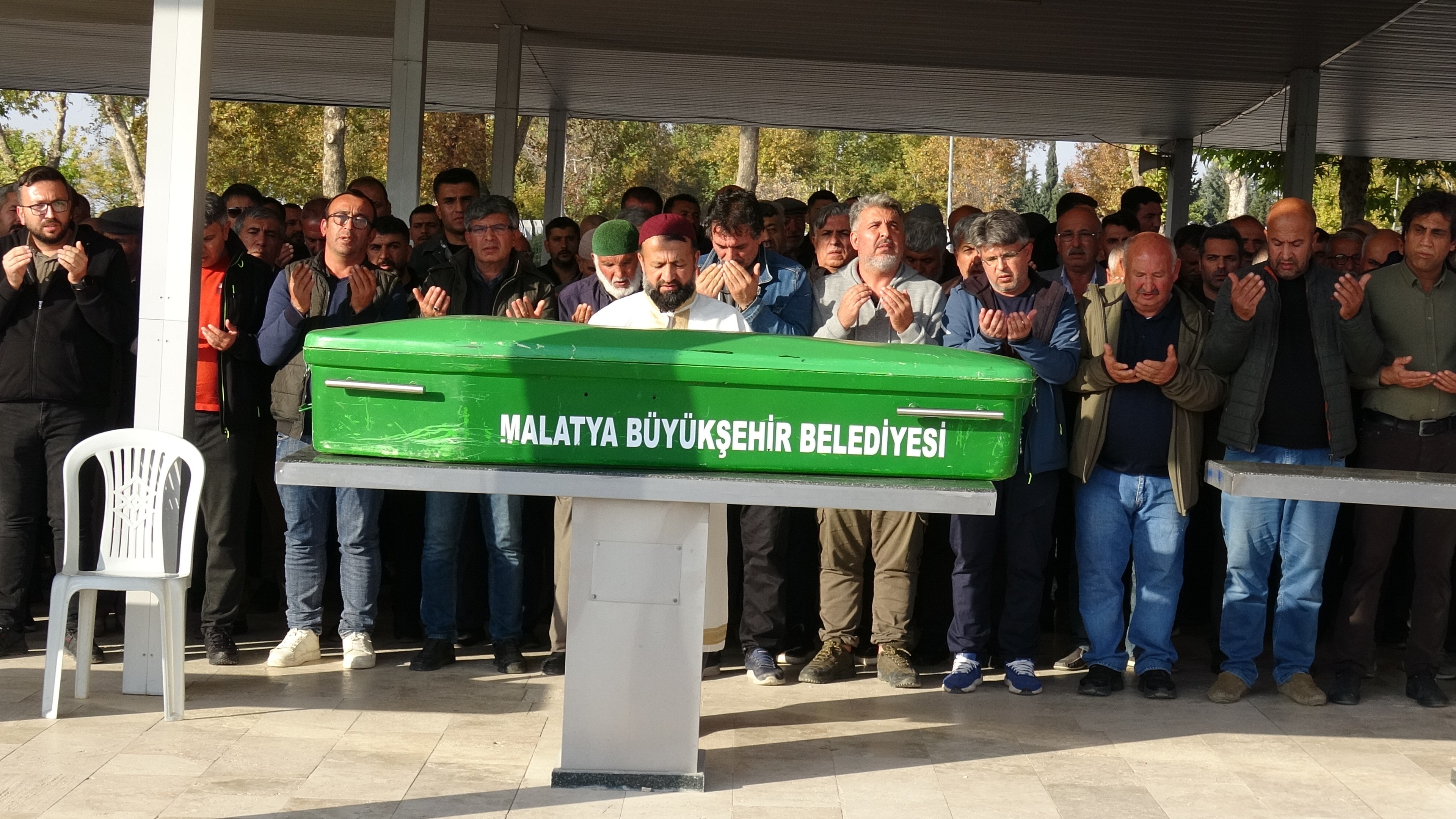 Evinde iple asılı bulunan genç kurtarılamadı
