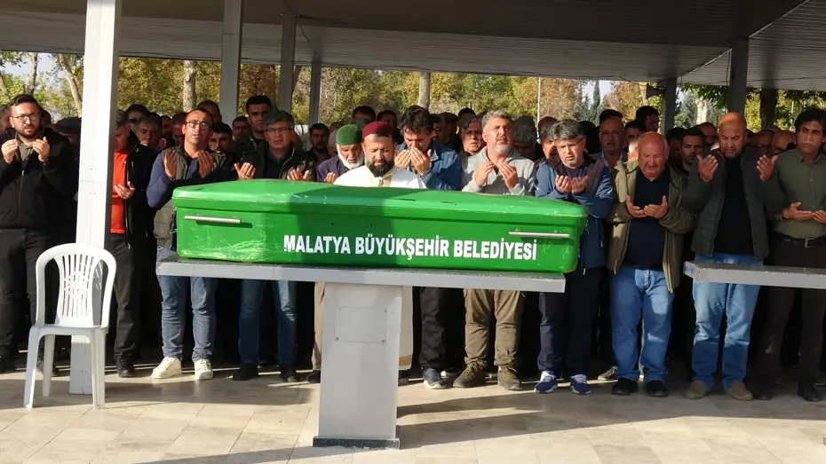 Evinde iple asılı bulunan genç kurtarılamadı
