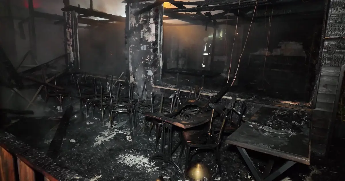 Şömine tutuştu, restoran küle döndü
