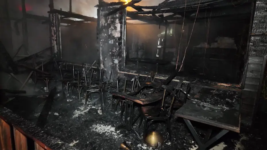 Şömine tutuştu, restoran küle döndü