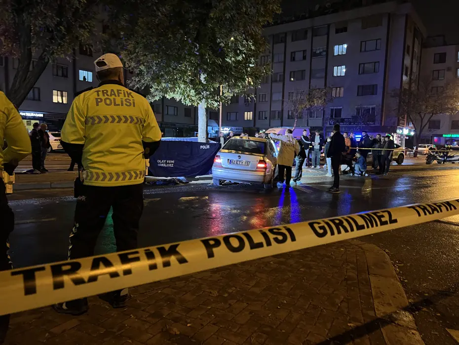 Yolun karşısına geçmeye çalışırken can verdi