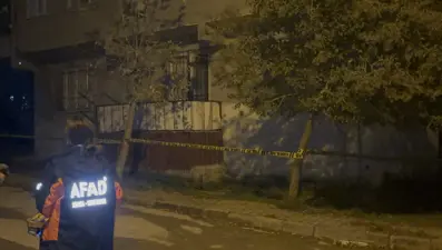 Gebze’de çatlak ve kayma tespit edilen 2 katlı bina tahliye edildi