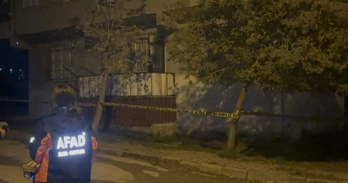 Gebze’de çatlak ve kayma tespit edilen 2 katlı bina tahliye edildi