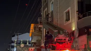 Evde mahsur kalan bebek için itfaiye ekipleri zamanla yarıştı