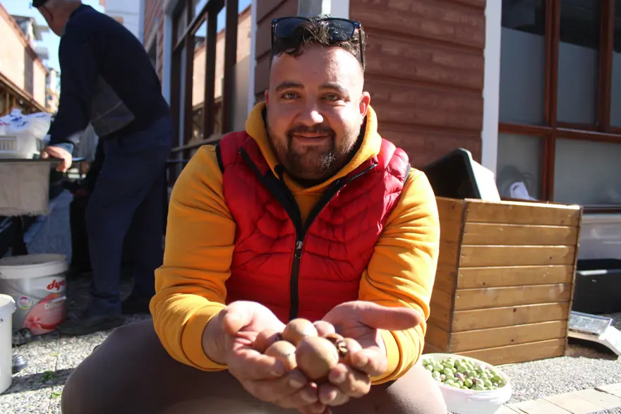 Dağlarda kendiliğinden yetişiyor: "Beşbıyık" tezgahlarda yerini aldı, kilosu 50 lira 1