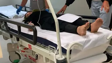 Telefonunu şarj etmek istedi, akıma kapıldı