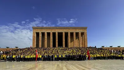 Fenerbahçeli taraftarlar, Anıtkabir’i ziyaret etti
