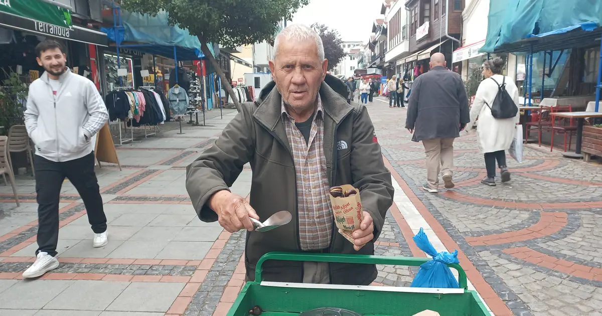 Yarım asırdır sokaklarda: 3 çocuğunu bu meslek sayesinde okuttu