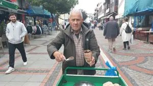 Yarım asırdır sokaklarda: 3 çocuğunu bu meslek sayesinde okuttu