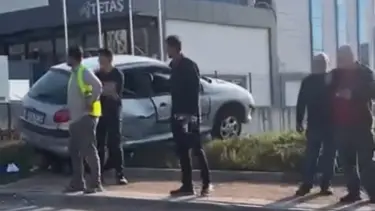 Otomobil yayalara çaptı: 1'i ağır 2 yaralı