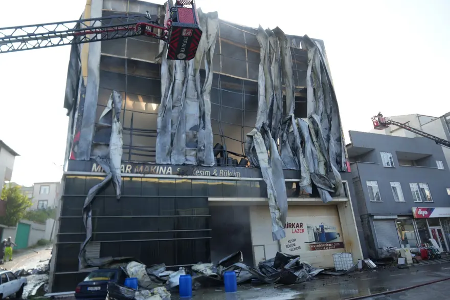 Yürek yakan görüntüler: Düğün için eğlendikleri tesiste can verdiler 2