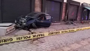 Kaldırımdaki çocuğa otomobil çarptı