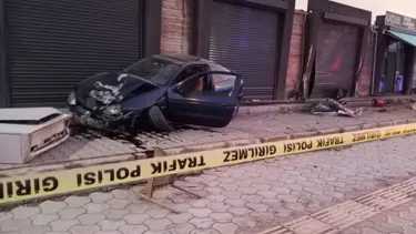 Kaldırımdaki çocuğa otomobil çarptı