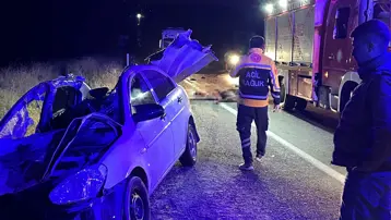 Otomobiller atla çarpıştı: 1 ölü, 7 yaralı