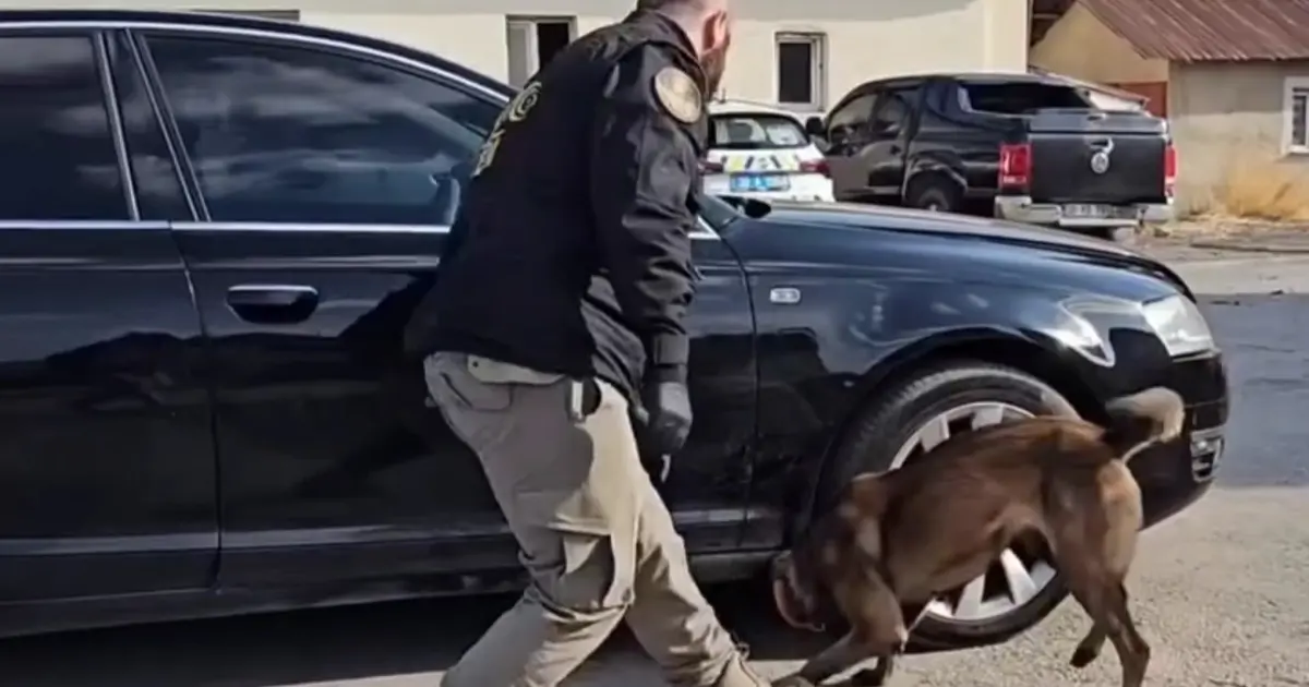 Otomobilde kilolarca uyuşturucu bulundu