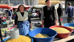 40 yıldır omuz omuza çalışıyorlar: 70 yaşındaki çift geçimini böyle sağlıyor