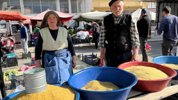 40 yıldır omuz omuza çalışıyorlar: 70 yaşındaki çift geçimini böyle sağlıyor
