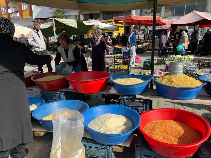 40 yıldır omuz omuza çalışıyorlar: 70 yaşındaki çift geçimini böyle sağlıyor 1