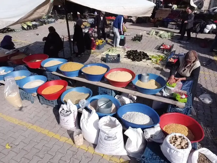 40 yıldır omuz omuza çalışıyorlar: 70 yaşındaki çift geçimini böyle sağlıyor 3