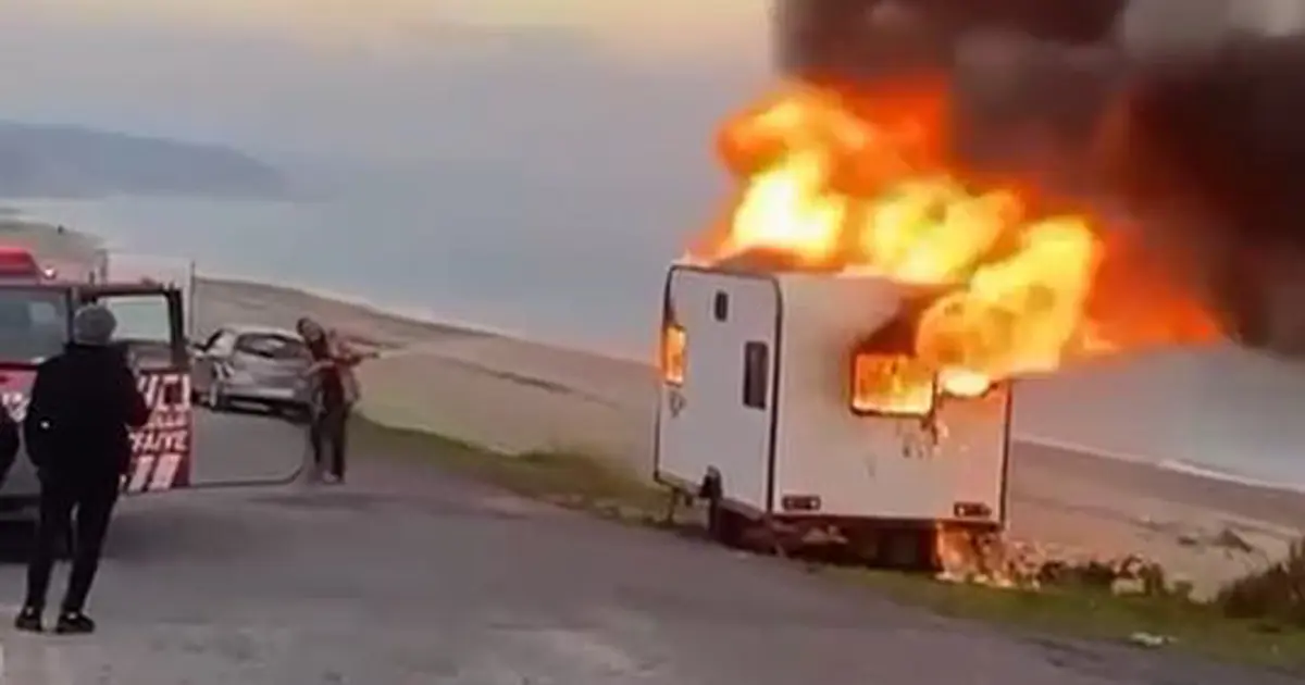 Çatalca’da alevler arasında kalan karavan küle döndü