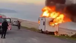 Çatalca’da alevler arasında kalan karavan küle döndü