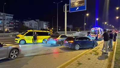 Manavgat’ta otomobil ile ticari taksi çarpıştı: 2 yaralı