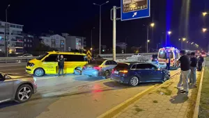 Manavgat’ta otomobil ile ticari taksi çarpıştı: 2 yaralı