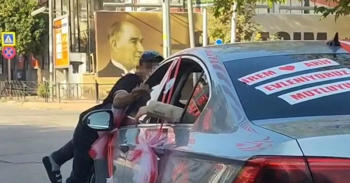 Yer: Adana! Gelin aracının önünü kesti, 50 TL'yi beğenmedi