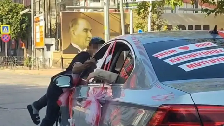 Yer: Adana! Gelin aracının önünü kesti, 50 TL'yi beğenmedi