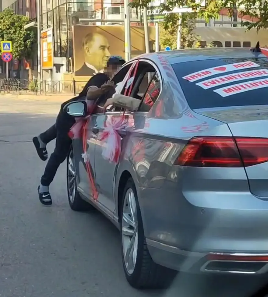 Yer: Adana! Gelin aracının önünü kesti, 50 TL'yi beğenmedi 